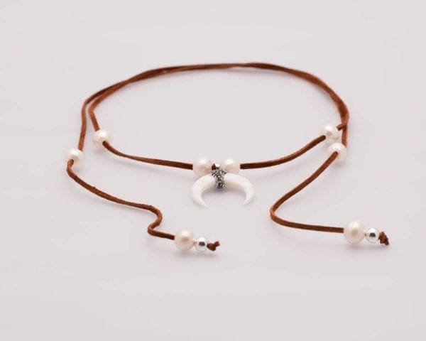 Long Leather Pearl Lariat Necklace, Boho-Chic, Adjustable choker, Shell and diamanté pendant