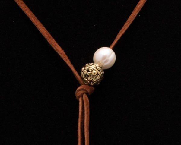 Simple Leather and Pearl Lariat Necklace